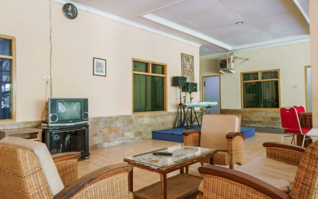 Urbanview Hotel Cendrawasih Lahat By Reddoorz – Guest Rooms – Lahat