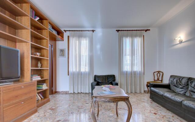Sunny Canalview 4Pax, Wifi, Aircond