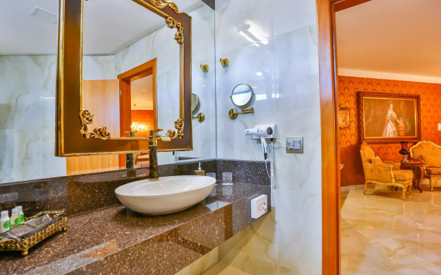 Golden Lis Hotel Boutique