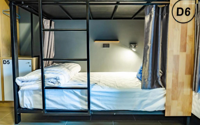 Ray Coffee Bar & Hostel - Adults Only