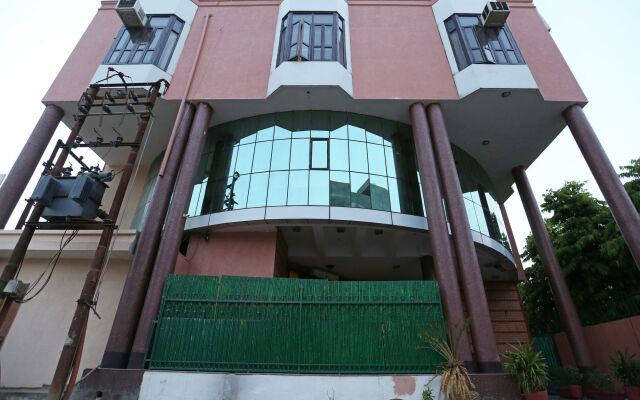 OYO 8876 Hotel Sarthi