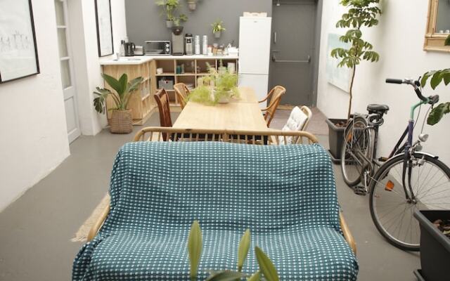 MOY Guesthouse & Backpackers - Hostel