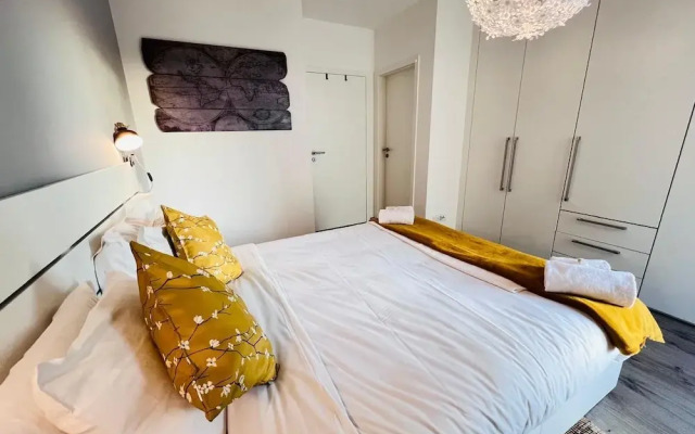 Lovely 1 bedroom flat w balcony&parking