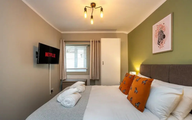 Comfortable 4-bed Home With Free Parking Wales