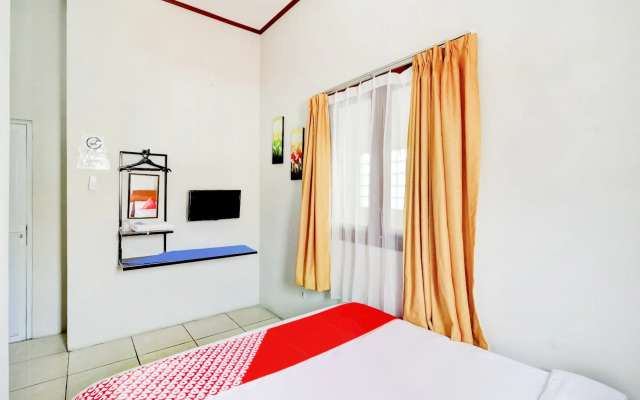 OYO 90048 Teratai Bekasi Guesthouse