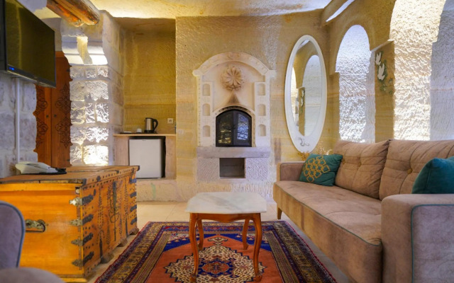 Holiday Cave Hotel