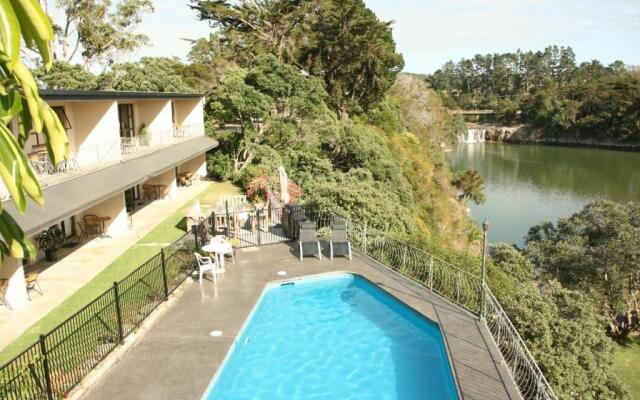 Waterfalls Estate - Motel & Campground
