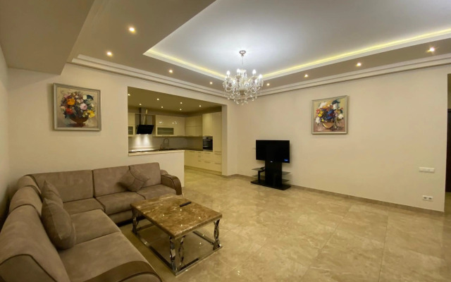 Teryan street 3 bedrooms Luxury and Unique apartment TT777