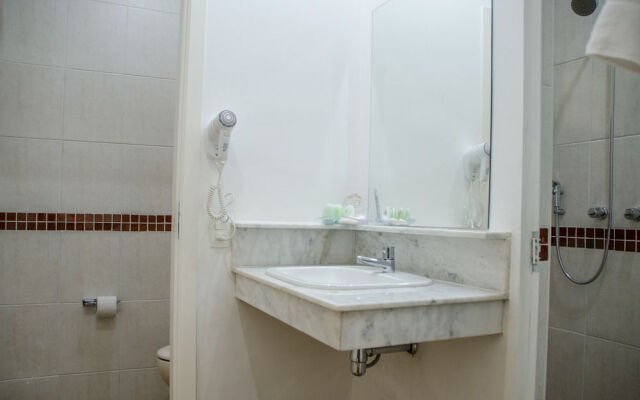 Hotel Mil Flores
