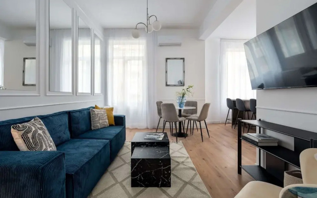 Elegant & Bright 2BR - Steps From Old Town