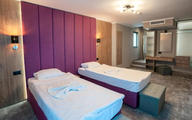 White House Family Hotel