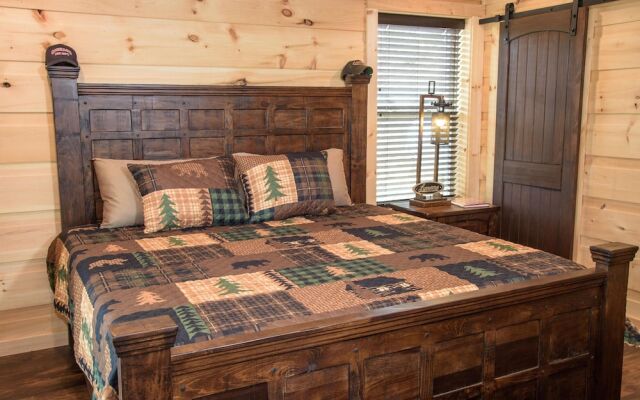 Copper Fox 3 Bedroom Cabin