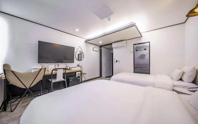 Changwon Bongok-dong Fine Avenue Hotel