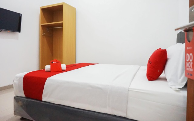 RedDoorz @ Jalan Danau Limboto