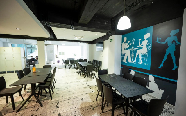 Day's Inn Hotel and Residence