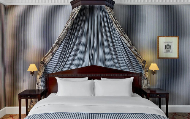 Le Dokhan’s Paris Arc de Triomphe, a Tribute Portfolio Hotel