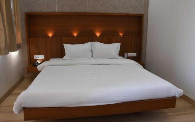 Hotel President Banquet & Lawns