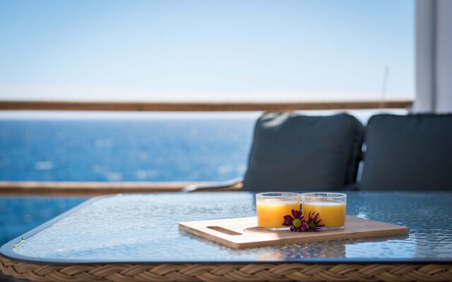 Luminous Loft Apt. ¨above¨ the Atlantic Ocean