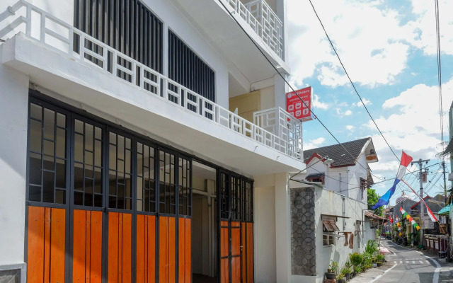 Reddoorz Near Pasar Gede Solo