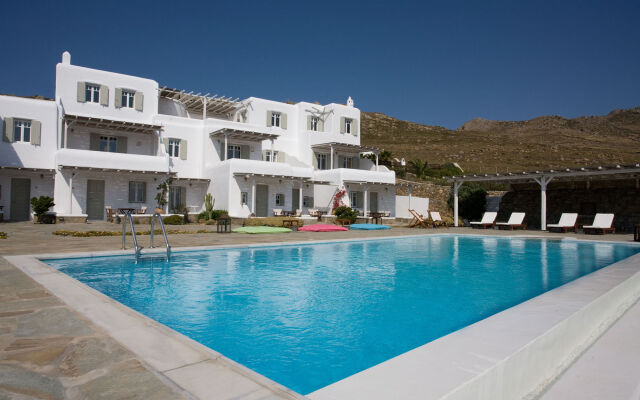 Yakinthos Residence