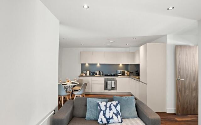 Spectacular Apartment Balcony View in City Centre