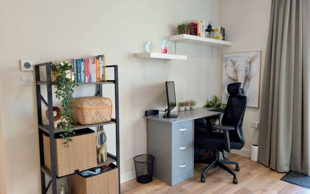 Amazing Flat With Free Parking and Balcony
