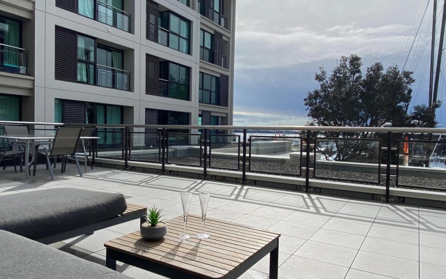 Spacious 2br Ocean Front View - Free Parking – Outside – Auckland