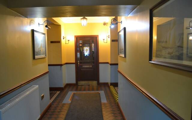Breeze Hill Hotel