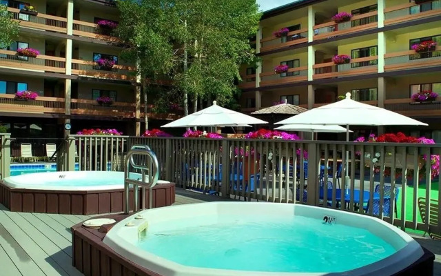 Newly Remodeled Condo Wren 201 with Creekside Views of Vail Mountain by RedAwning