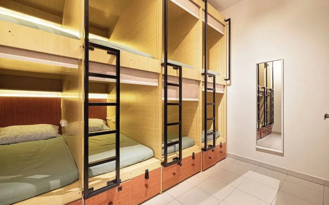 Next'House - Business Boulevard Hostel