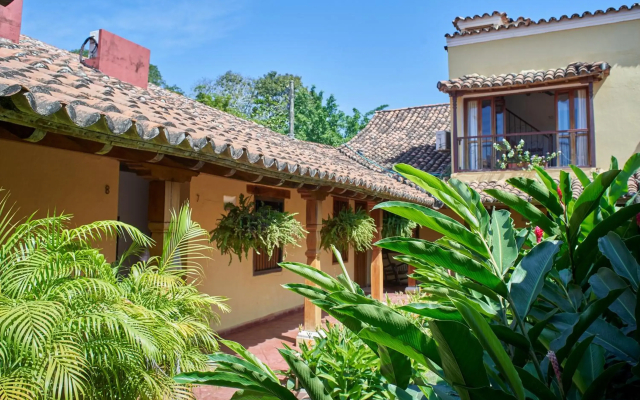 La Casa Amarilla