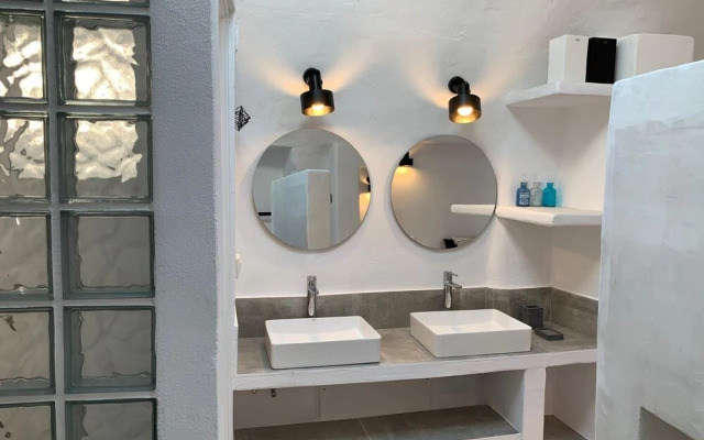 Timedrops Santorini Kallisti Villa Courtyard Suite