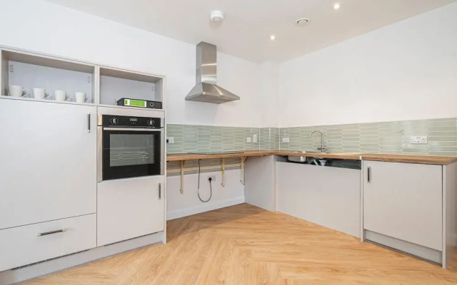 Quiet Luxe Escape 65s Only