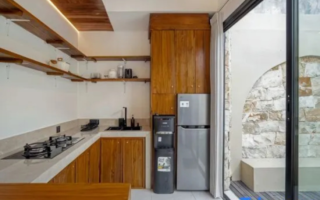 Kyora | Modern 2BR Villa w/ Private Pool in Ubud - A Luxury Private Villa By Balinest Villas – Kitchen – Ubud