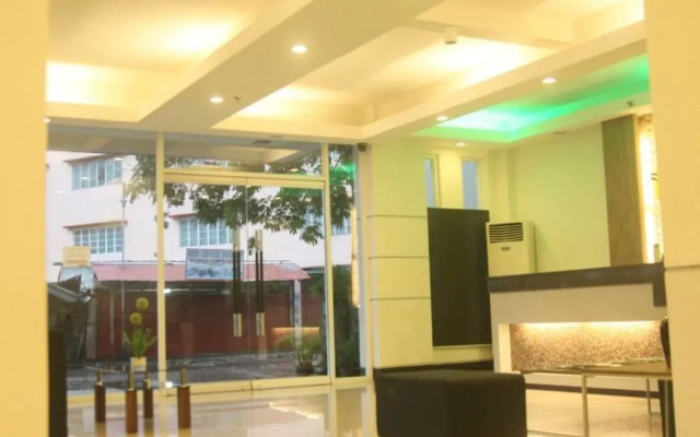 OYO 543 Negrense Suites