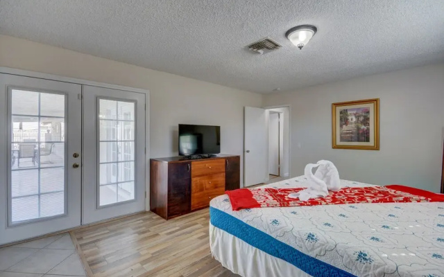 Luxurious 4BR House with Large Pool Near Strip