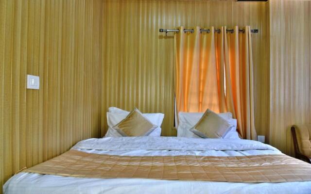 OYO 8455 Hotel Akash