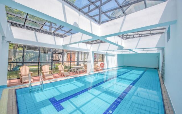 Floral Hotel Dali Luchun Garden