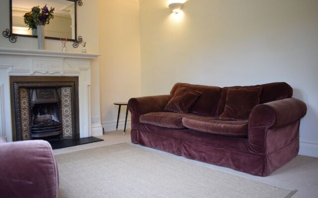 2 Bedroom Apartment Near Hammersmith
