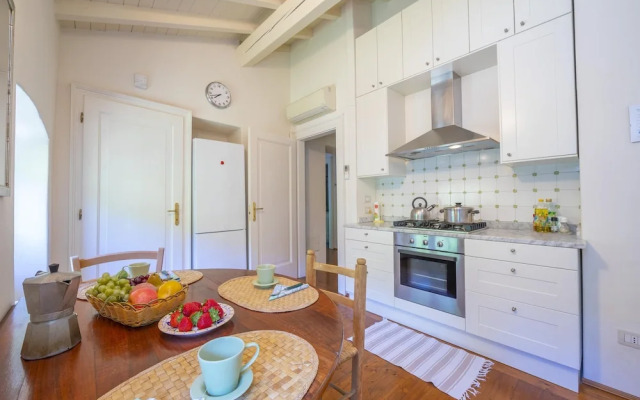 Villa Faccioli Deodara With Shared Pool