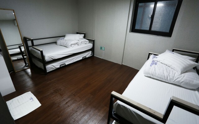 Star Hostel Myeongdong Family