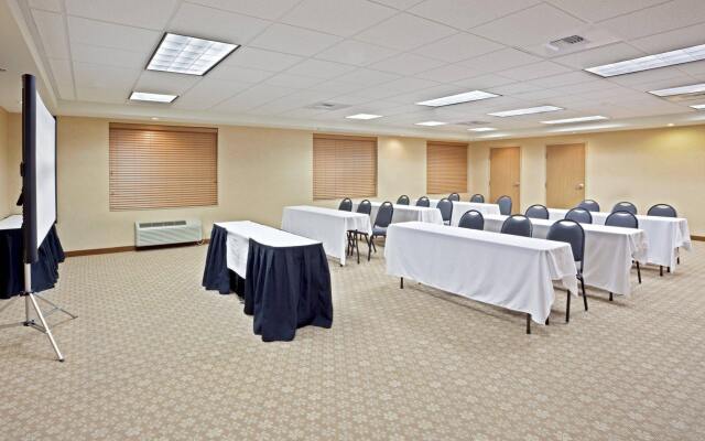 Holiday Inn Express & Suites Lacey – Olympia by IHG