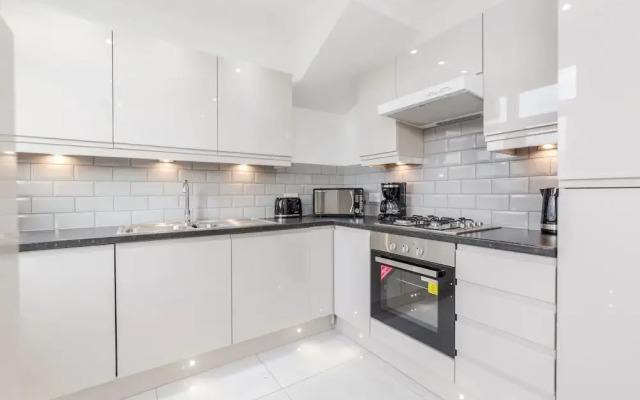 Modern & Spacious 3BR Terraced House