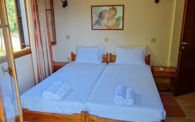 Eleni's Apartments & Studios