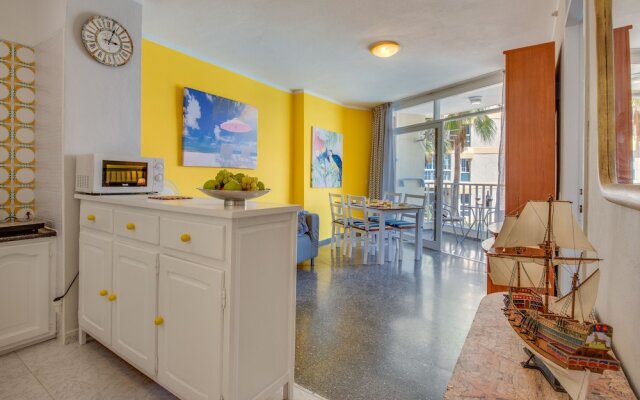 Y2F. Apartment with Pool View and next to the Beach!