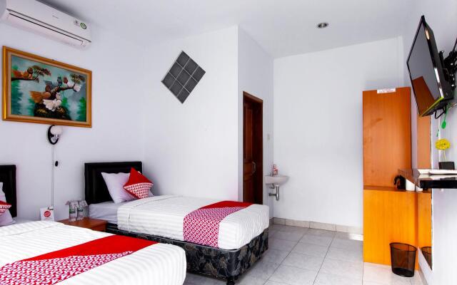 OYO 569 Cigadung Guest House Syariah