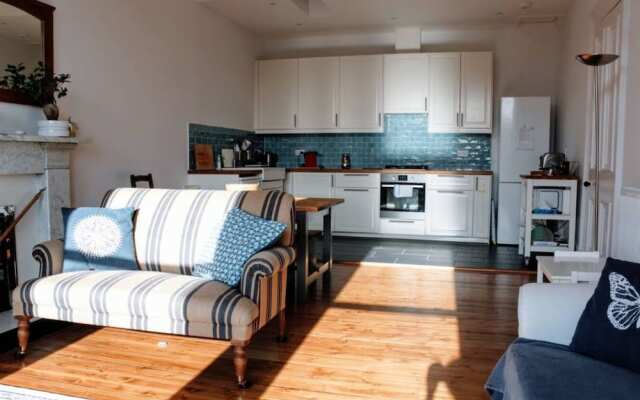 3 Bedroom Flat Overlooking the Meadows Sleeps 5