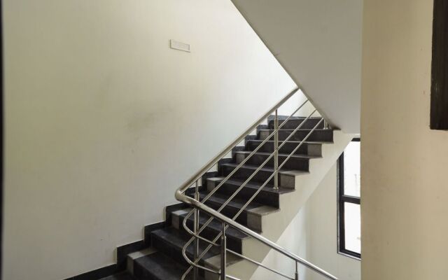 OYO 28089 Uk Service Apartment