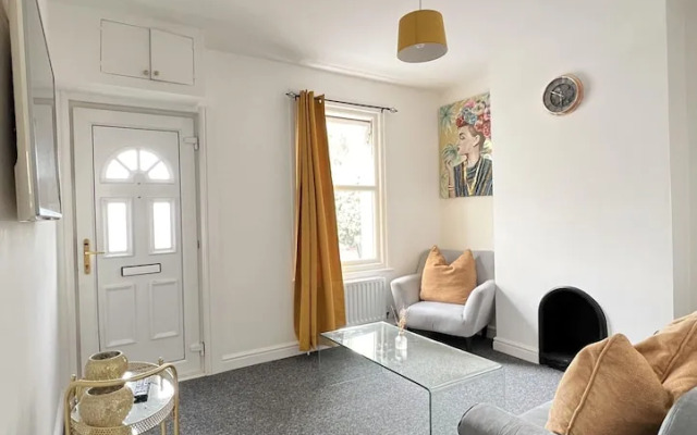 Remarkable 2 bed House in Rochester