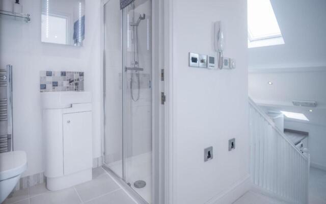 Skylark - 2 Bedroom Apartment - Tenby